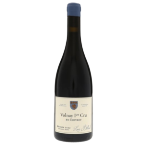 Vinflaske står oprejst mod en hvid baggrund. Etiketten siger: "Volnay 1er Cru En Chevret, Récolte 2022, Louis Boillot." Den har en blå kapsel.