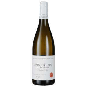 En vinflaske står oprejst med etiketten "Maison Roche de Bellene, Saint-Aubin Les Frionnes Premier Cru, Grand Vin de Bourgogne 2020" i neutral, hvid baggrund.