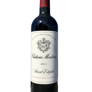 Flaske af Château Montrose Grand Cru Classé 2005 – en eksklusiv Saint-Estèphe Bordeaux med 98 RP-point, dyb granatrød farve og elegant struktur.